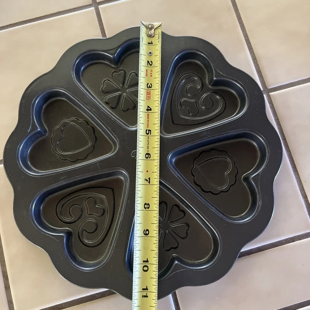 Wilton 6 Cavity Christmas Valentine Cookie‎ Cake Pan Aluminum Baking Mold 11